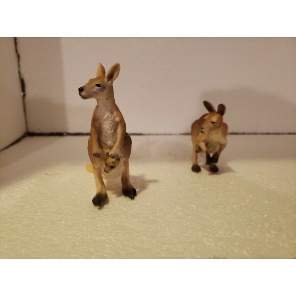Schleich lot of 2 Kangaroos with Joeys - Picture 1 of 10